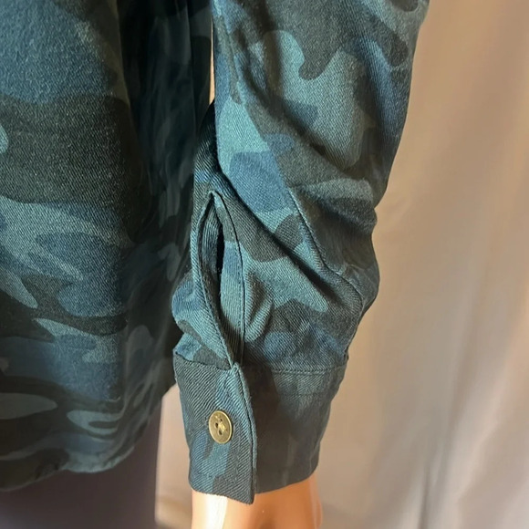 Rock & Republic Button Down Camouflage Western Ruffle Size M Longsleeve Fall - Picture 6 of 13